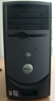 Das Midi-Tower-Gehäuse in elegantem Schwarz spart Platz, sieht gut aus und bietet frontal zwei USBs sowie Audio-Ausgang, aber keinen Eingang.