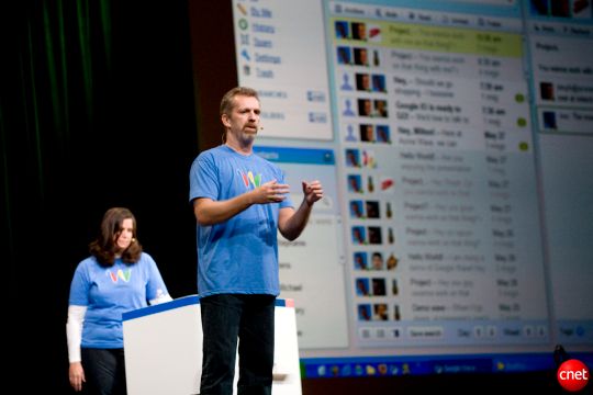 Lars Rasmussen erklärt im Mai 2009 Google Wave
(Bild: James Martin, News.com).
