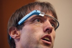  Steve Lee wears Google Glass (Image: News.com) 