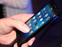 Tizen OS auf einem Smartphone-Prototyp von Samsung (Bild: Luke Westaway/CNET)