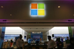 Bild zu «Wenige Käufer beim nächtlichen Verkaufsstart des Microsoft Surface 2»