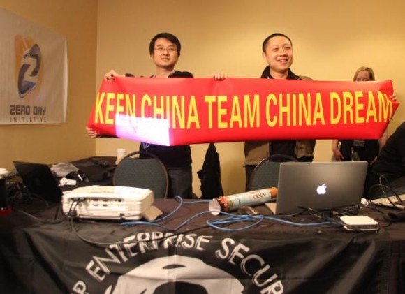 Das chinesische Keen Team feiert den erfolgreichen Hack von Apples Safari (Bild: Seth Rosenblatt / CNET)