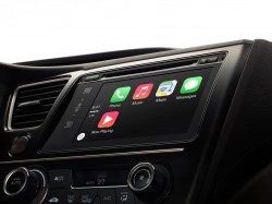 Apples Auto-Schnittstelle CarPlay basiert auf Blackberrys QNX-Plattform zusammen (Bild: Apple)