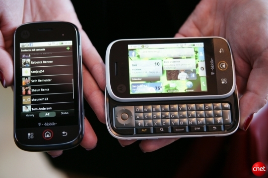 Motorolas erstes Android-Smartphone kommt vor Weihnachten in den USA als "Cliq" auf den Markt und 2010 weltweit als "Motorola Dext" (Bild: Josh Miller/CNET).
