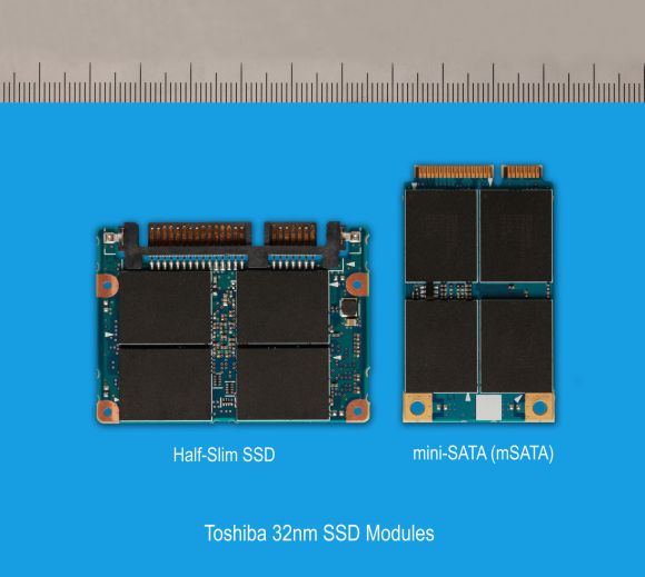 Toshibas SSD-Module vom Typ SG2 verfügen über einen Standard- oder einen Mini-SATA-Anschluss. Sie sollen in Netbooks und anderen tragbaren Geräten zum Einsatz kommen (Bild: Toshiba).

