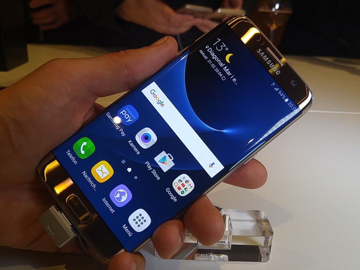 Galaxy edge купить. Самсунг галакси с7 эйдж. Samsung Galaxy 7 Edge. Galaxy s7 Edge. Samsung s7 Edge золотой.