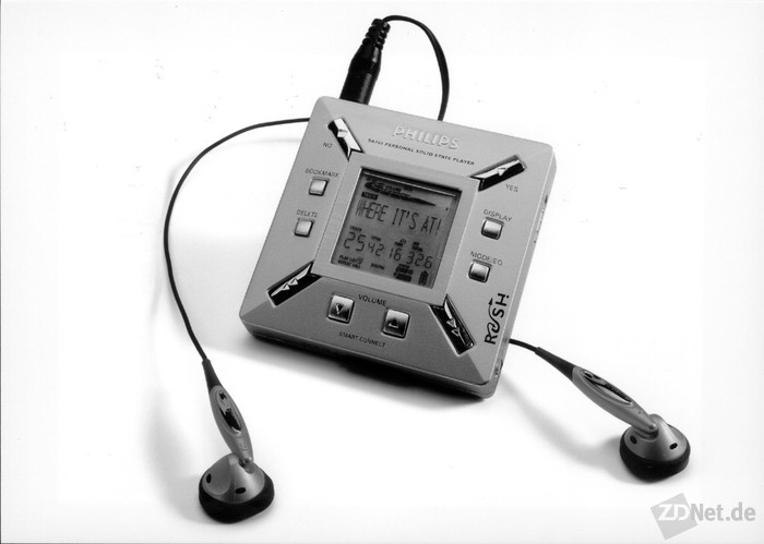 Im selben Jahr kam mit dem "Philips Rush!" der erste tragbare digitale Audio-Player für MP3 des niederländischen Unternehmens auf den Markt. Er wog 50 Gramm, maß 7 mal 7 Zentimeter und war 1,7 Zentimeter stark. Die installierte RealJukebox-Software von RealNetworks diente dazu, Musik zu erstellen, zu verwalten und abzuspielen. (Bild: Philips)