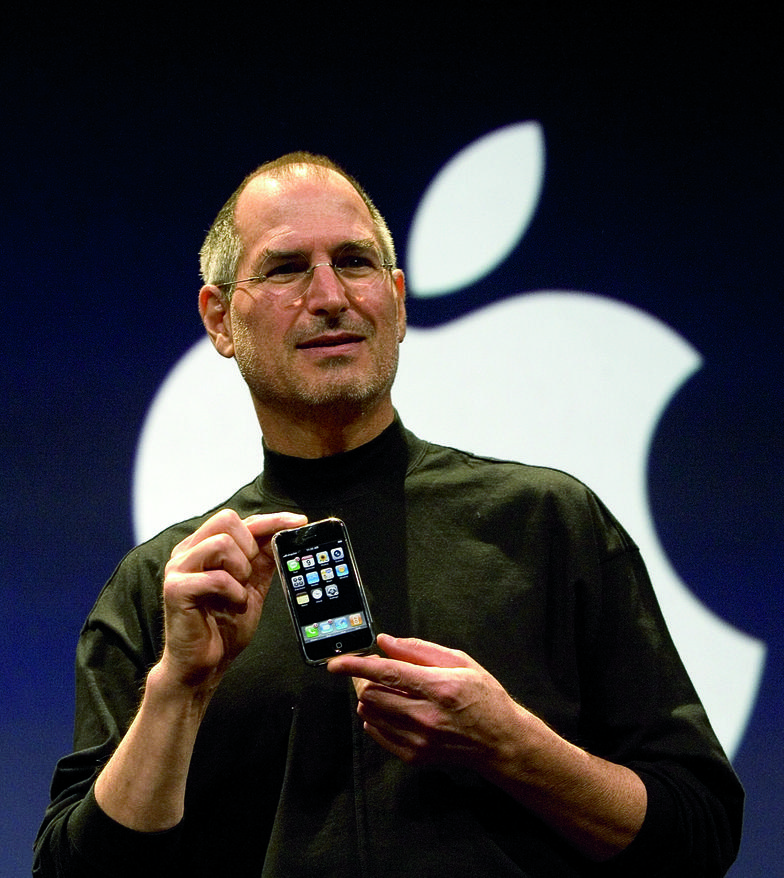 Vor zehn Jahren präsentierte Steve Jobs präsentiert das iPhone, das erste Smartphone, das den Markt revolutionierte. In den darauffolgenden Jahren gab es mal mehr und mal weniger große Überraschungen. Das 3GS und zahlreiche weitere Versionen mit und ohne \"S\" folgten. Im Laufe der Jahre wurde der Klassiker nicht nur bunter, sondern technisch immer ausgereifter. Happy Birthday iPhone .(Bild: ZDNet.com)